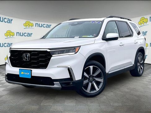 Used 2024 Honda Pilot Touring image 3
