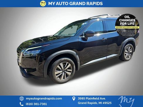 Used 2022 Nissan Pathfinder SL AWD/4WD image 3