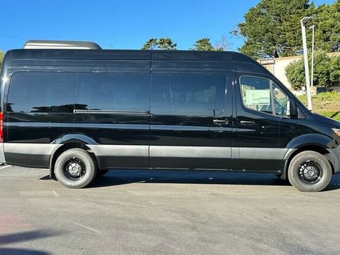 Used 2024 Mercedes-Benz Sprinter 2500 image 3