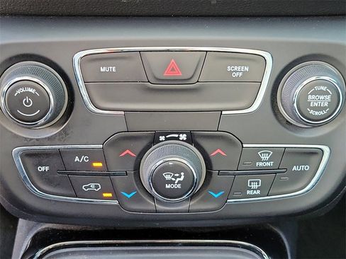 Used 2019 Jeep Compass Limited image 29