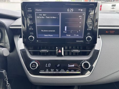 Used 2021 Toyota Corolla LE FWD image 14