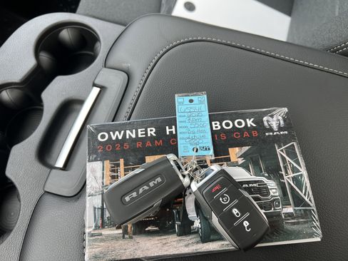 Used 2025 RAM 5500 4x4 Regular Cab image 27