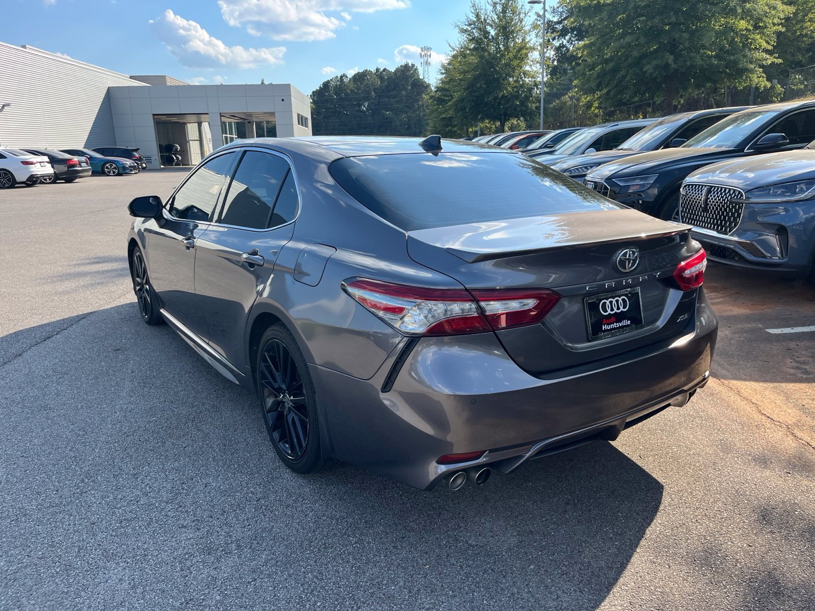 Used 2018 Toyota Camry XSE FWD image 8
