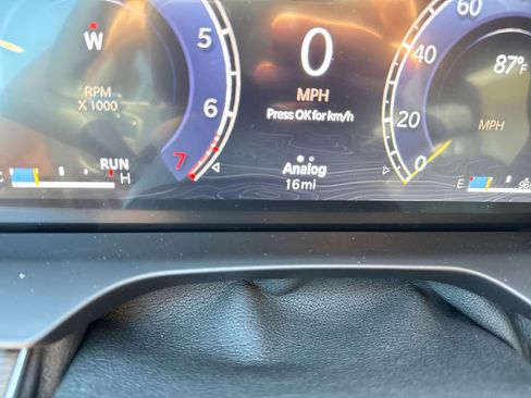 New 2026 Jeep Grand Cherokee L Limited w/ Luxury Tech Group II AWD/4WD image 17