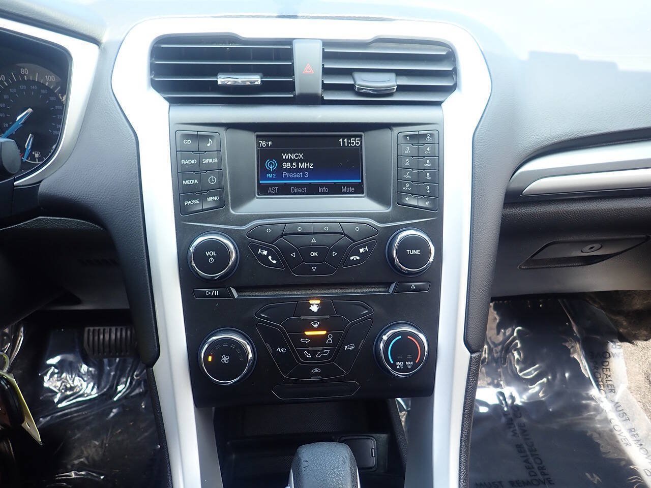Used 2016 Ford Fusion SE FWD image 5