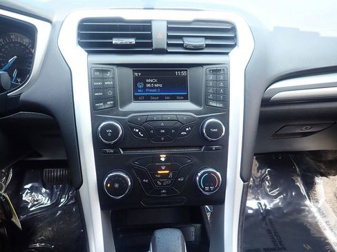 Used 2016 Ford Fusion SE FWD image 5