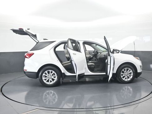 Used 2018 Chevrolet Equinox LS image 68