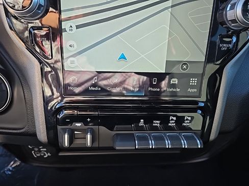 Used 2024 RAM 2500 Big Horn w/ Sport Appearance Package image 32