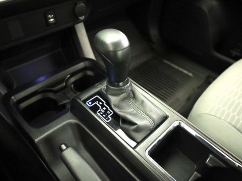 Used 2017 Toyota Tacoma SR image 21