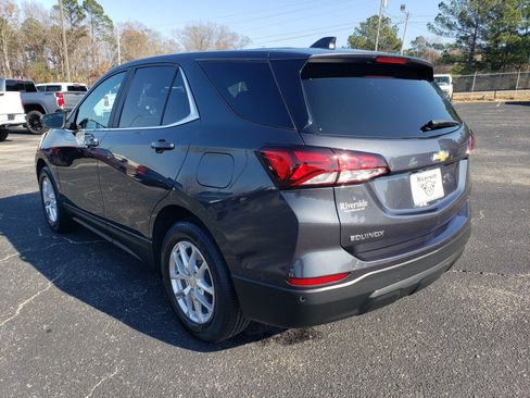 Used 2022 Chevrolet Equinox LT w/ Driver Convenience Package image 3
