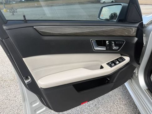 Used 2016 Mercedes-Benz E 350 Sedan image 18