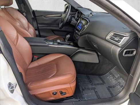 Used 2017 Maserati Ghibli image 19