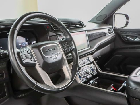 Used 2023 GMC Yukon XL Denali AWD/4WD image 26
