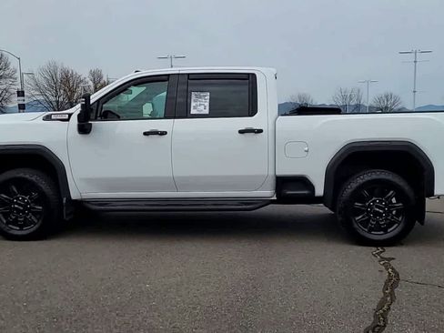 Used 2024 GMC Sierra 2500 AT4 w/ AT4 Preferred Package image 5