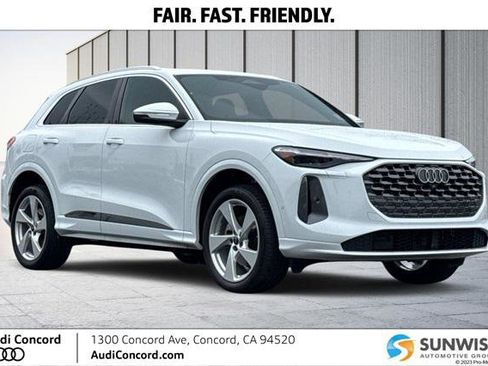 Certified 2025 Audi Q5 Premium Plus w/ Premium Plus image 1