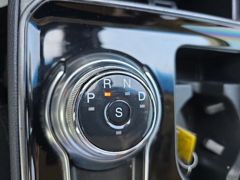 Used 2020 Ford Edge SE image 28