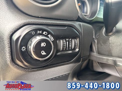 Used 2021 Jeep Gladiator Sport image 39