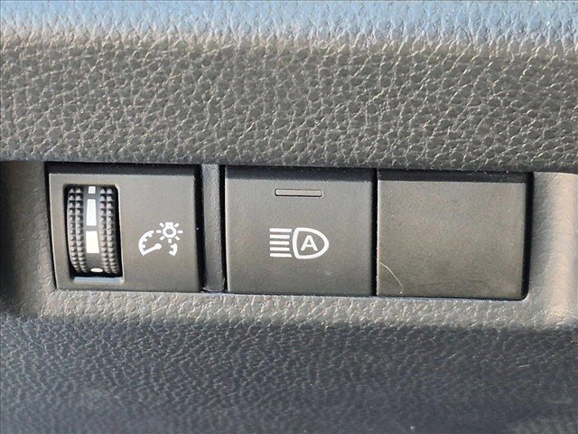 Used 2021 Toyota RAV4 XLE FWD image 13
