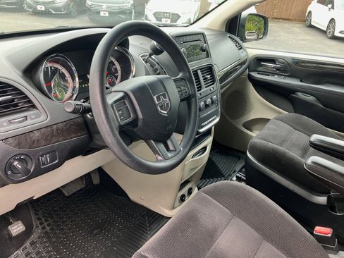 Used 2014 Dodge Grand Caravan American Value Package image 10