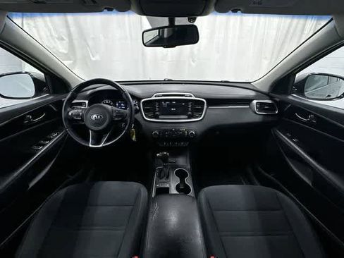 Used 2017 Kia Sorento LX w/ LX Convenience Package image 13