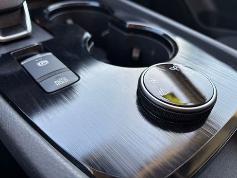 Used 2024 Nissan Rogue S image 20