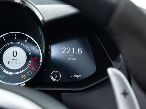 Used 2021 Aston Martin V8 Vantage Roadster RWD image 28