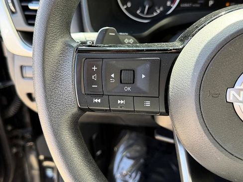 Used 2023 Nissan Rogue SV AWD/4WD image 25