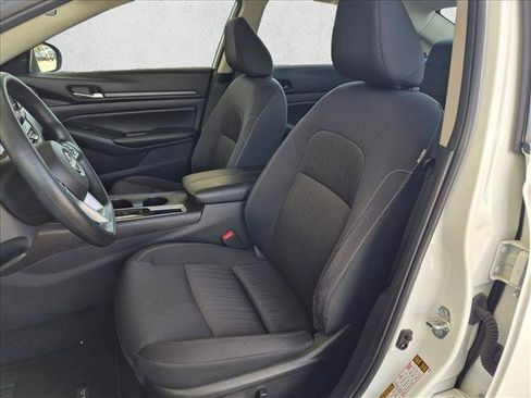 Used 2025 Nissan Altima 2.5 SV FWD image 15