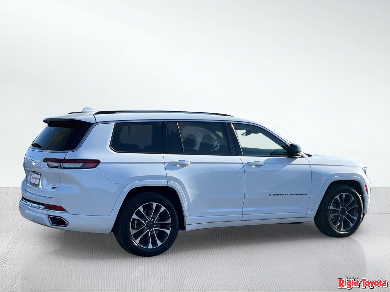 Used 2023 Jeep Grand Cherokee L Overland AWD/4WD image 5