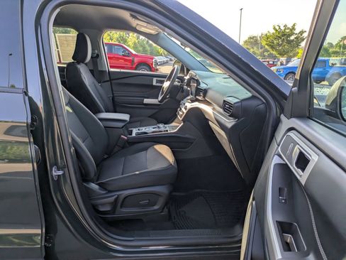 Used 2022 Ford Explorer XLT AWD/4WD image 39