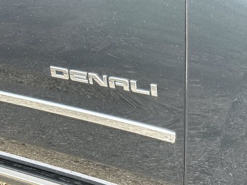 Used 2019 GMC Yukon XL Denali w/ Denali Ultimate Package AWD/4WD image 3
