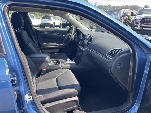 Used 2022 Chrysler 300 Touring w/ Sport Appearance Package RWD image 12