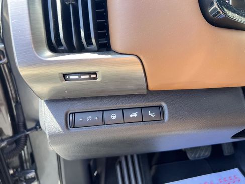 Used 2022 Nissan Pathfinder Platinum w/ Cargo Package image 34