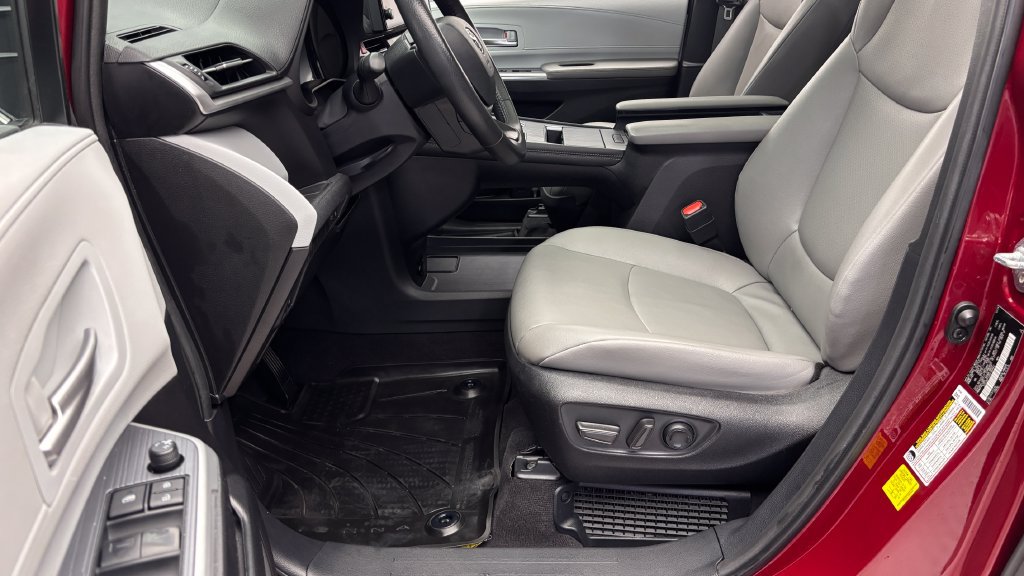 Certified 2025 Toyota Sienna XLE w/ XLE Plus Package AWD/4WD image 15
