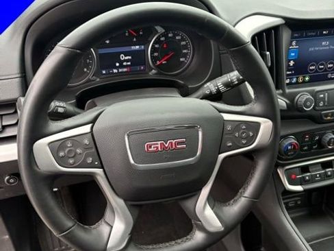 Used 2024 GMC Terrain SLT image 17