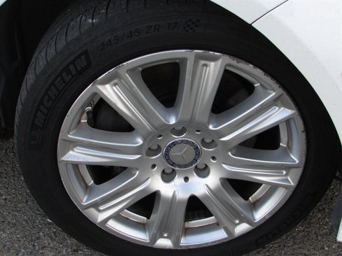 Used 2013 Mercedes-Benz E 350 4MATIC Wagon image 32