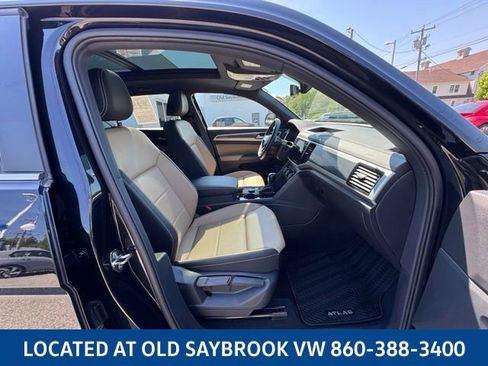 Certified 2023 Volkswagen Atlas Cross Sport SE w/ Panoramic Sunroof Package AWD/4WD image 27