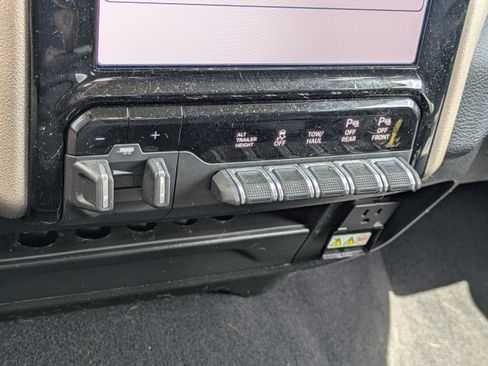 Used 2024 RAM 2500 Laramie w/ Safety Group AWD/4WD image 31