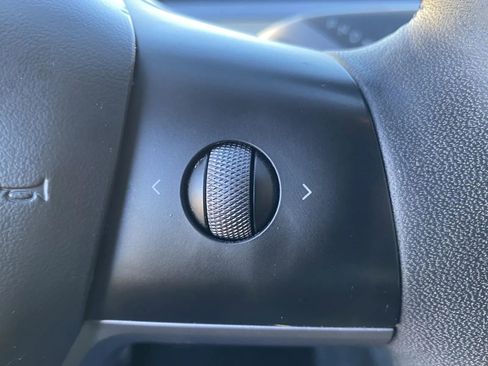 Used 2023 Tesla Model Y Long Range image 17