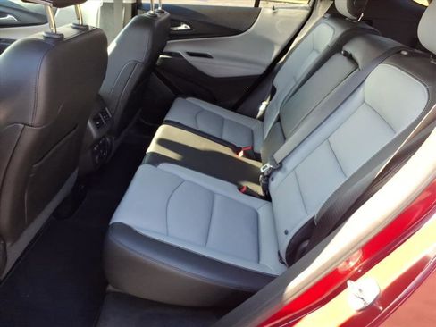 Used 2018 Chevrolet Equinox Premier image 12