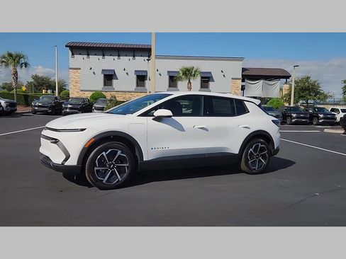 New 2026 Chevrolet Equinox EV LT image 15