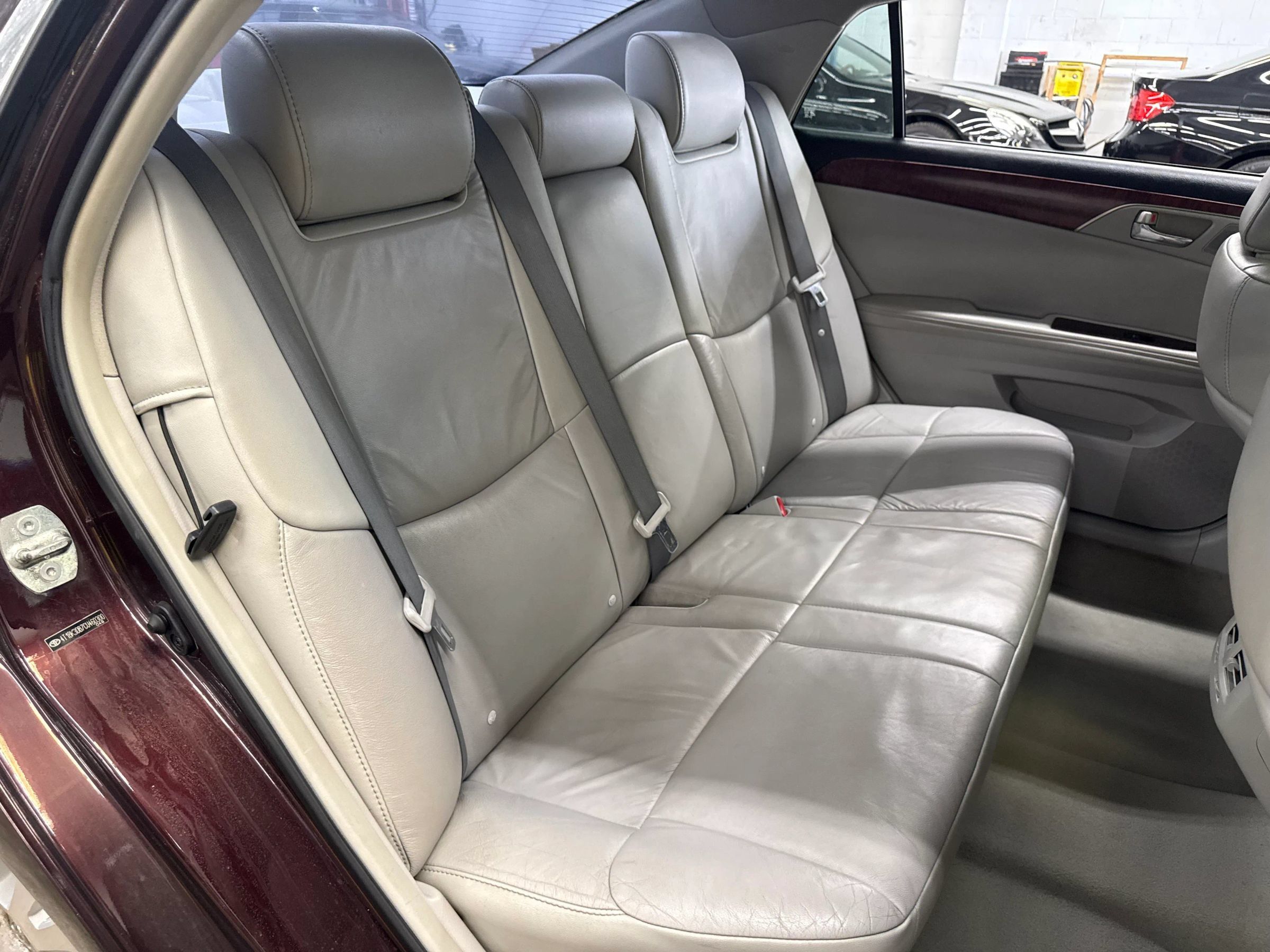 Used 2012 Toyota Avalon FWD image 23