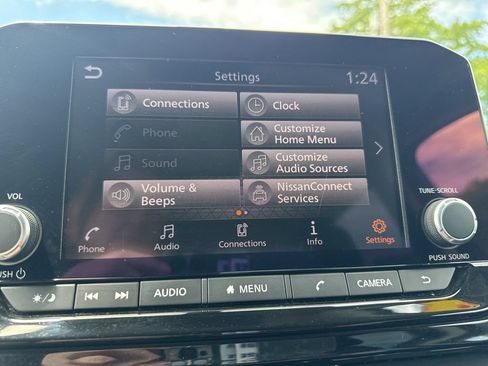 Used 2025 Nissan Pathfinder SV FWD image 31