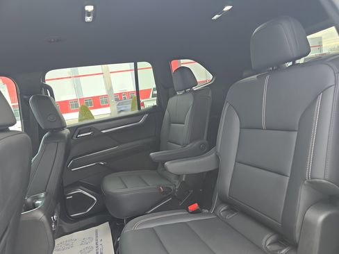 Used 2025 GMC Acadia Elevation w/ Elevation Premium Package image 14