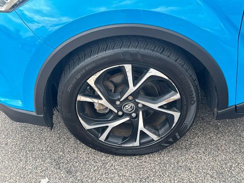 Used 2019 Toyota C-HR XLE image 36
