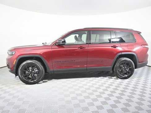 Used 2025 Jeep Grand Cherokee L Altitude image 2