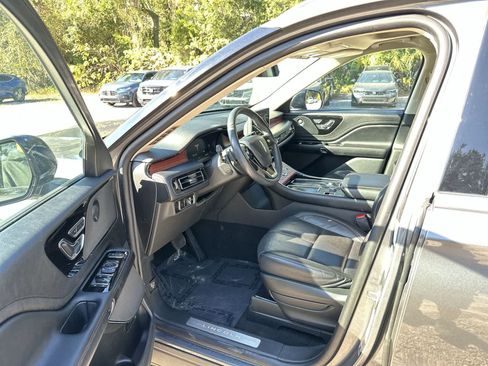 Used 2024 Lincoln Aviator Reserve AWD/4WD image 2