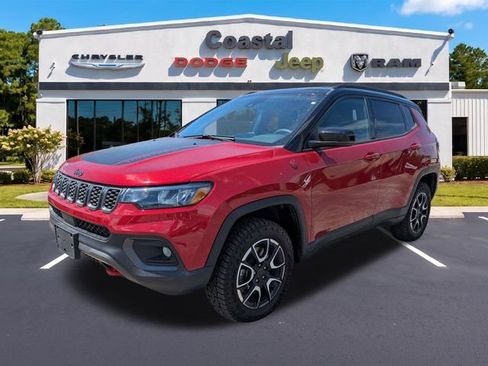 Used 2025 Jeep Compass Trailhawk AWD/4WD image 8