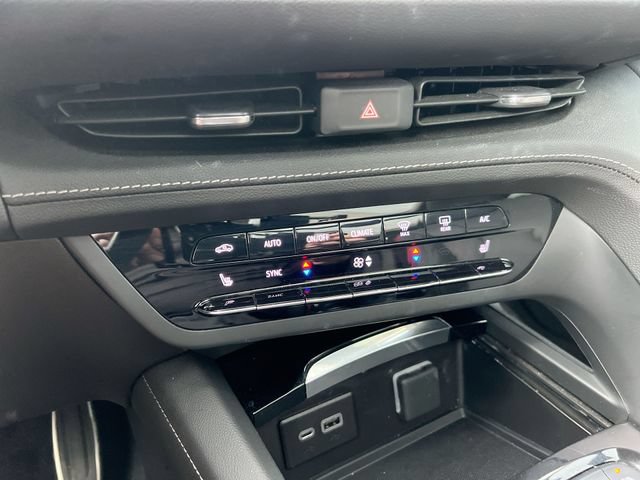 Used 2023 Buick Envision Essence w/ Sport Touring Package AWD/4WD image 11