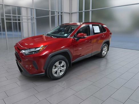 Used 2023 Toyota RAV4 XLE w/ Convenience Package AWD/4WD image 4